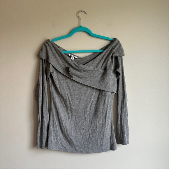 NWT Express Gray Off the Shoulder Long Sleeve Tee Shirt M - Picture 1 of 9